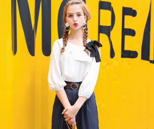 有了毛边牛仔阔腿裤的搭配 马上变身万人迷