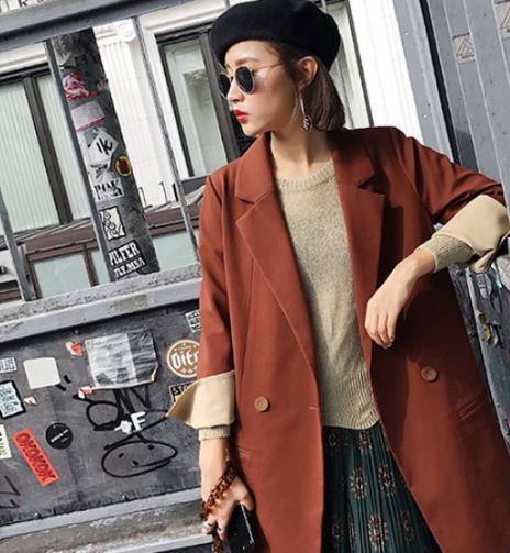 有了毛边牛仔阔腿裤的搭配 马上变身万人迷