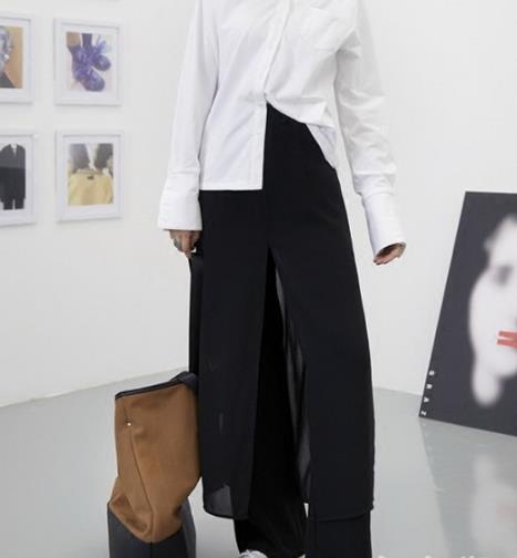 有了毛边牛仔阔腿裤的搭配 马上变身万人迷