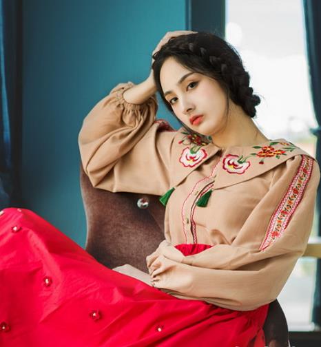 衬衫花样百出 灯笼袖衬衫搭配示范(图) 衬衫花样百出 灯笼袖衬衫搭配示范(图)