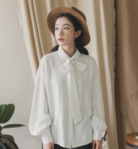 衬衫花样百出 灯笼袖衬衫搭配示范(图) 衬衫花样百出 灯笼袖衬衫搭配示范(图)