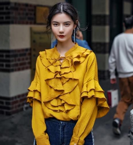 2018春季流行姜黄色穿搭 演绎最美国际范 2018春季流行姜黄色穿搭 演绎最美国际范