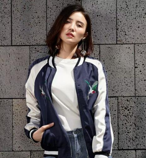 春季搭配 怎么能少的了时尚复古的刺绣外套
