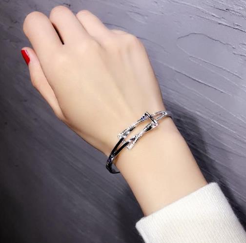 今年最流行的珍珠手链：时尚又甜美