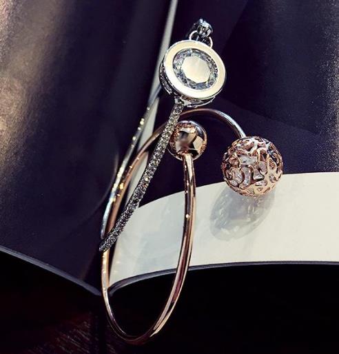 今年最流行的珍珠手链：时尚又甜美