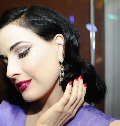 根据脸型选择耳环 魅力与气质并存（图）