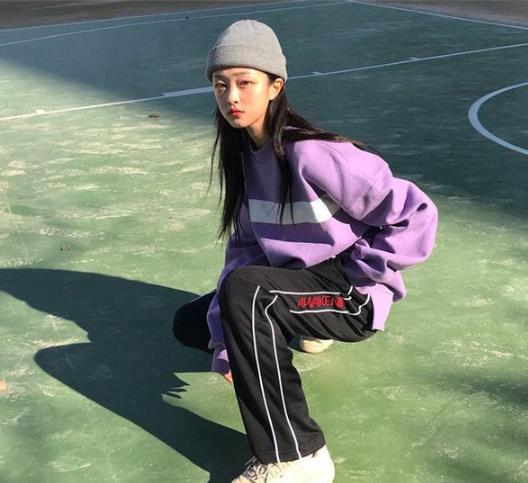 春季流行香芋紫 紫色卫衣搭配很出彩(图) 春季流行香芋紫 紫色卫衣搭配很出彩(图)