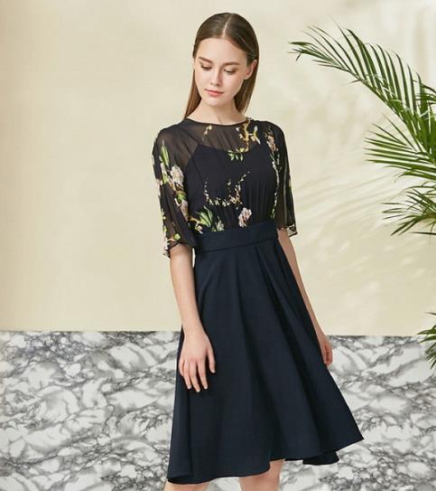 上班第一天要穿的性感优雅 要靠连衣裙（图）