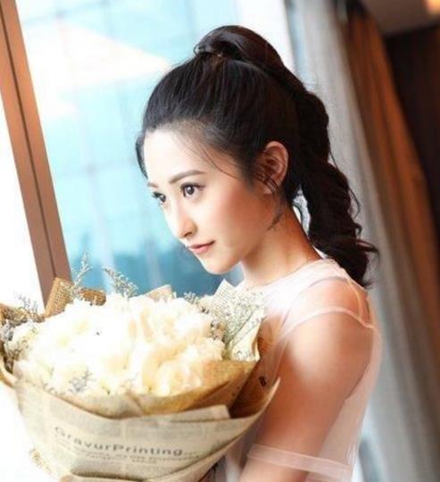 明星教你5款超简单的日常约会扎发发型（图）