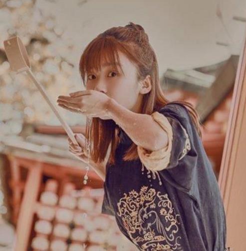 明星教你5款超简单的日常约会扎发发型（图）