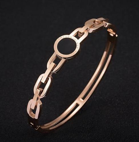 精致女人胳膊上怎么能没有一款漂亮的手镯(图) 精致女人胳膊上怎么能没有一款漂亮的手镯(图)