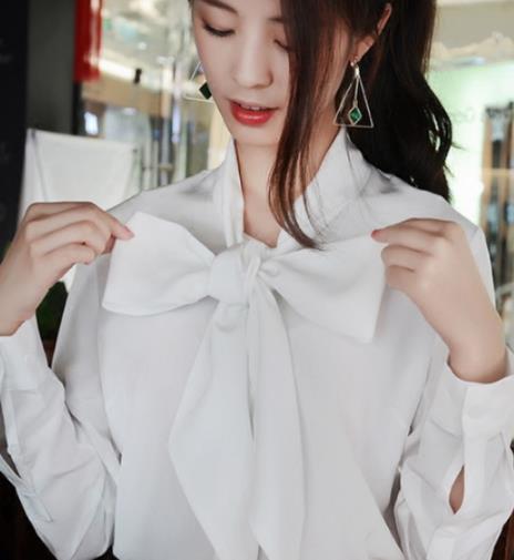 用衬衫打底 这个春天美丽穿搭新方式（图）