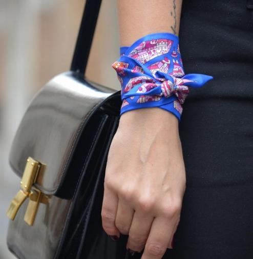 丝巾的用途超过你的想象 时尚优雅丝巾搭配