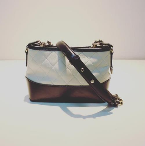 很上档次的小方包 让你拿着很显气质(图) 很上档次的小方包 让你拿着很显气质(图)