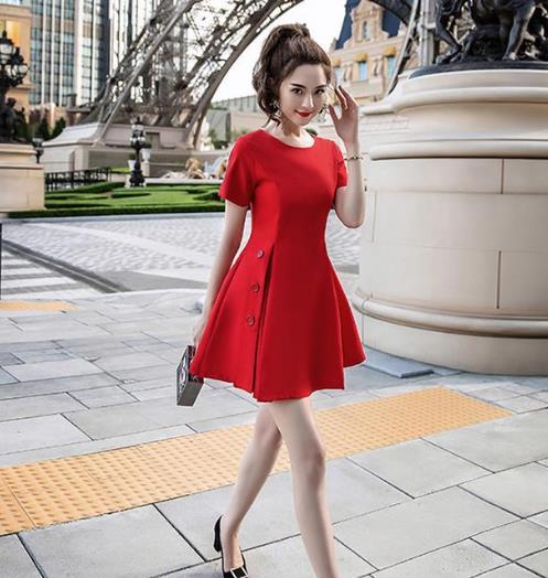 2018最流行这四件连衣裙 显高显瘦显气质