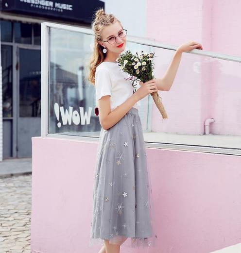 换季必备 明星们穿的都是仙气长纱裙（图）