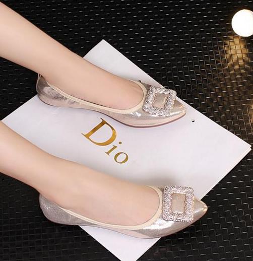 今年最受欢迎的明星同款蛋卷鞋 优雅又时尚(图) 今年最受欢迎的明星同款蛋卷鞋 优雅又时尚(图)