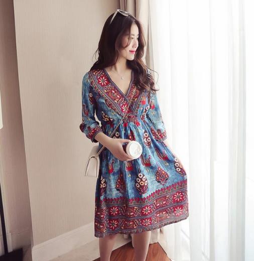 超有女人味的V领复古连衣裙搭配示范（图）