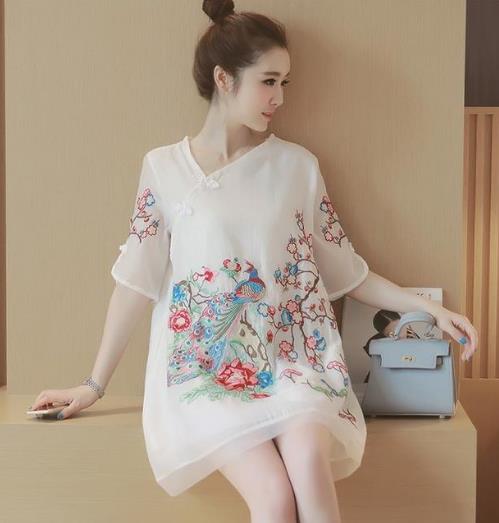 超有女人味的V领复古连衣裙搭配示范（图）