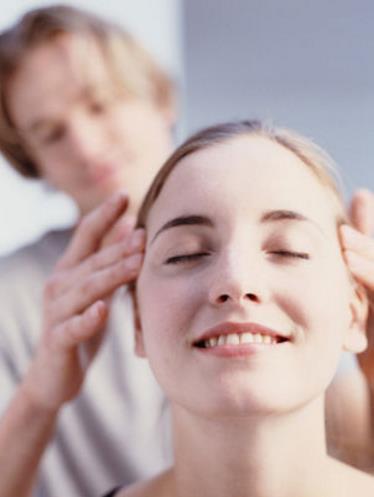 怎样瘦脸才最快最有效 精油按摩瘦脸法推荐 怎样瘦脸才最快最有效 精油按摩瘦脸法推荐