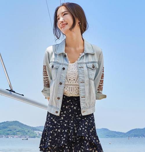今年春款最流行的时尚百搭牛仔外套 你入手了吗 今年春款最流行的时尚百搭牛仔外套 你入手了吗