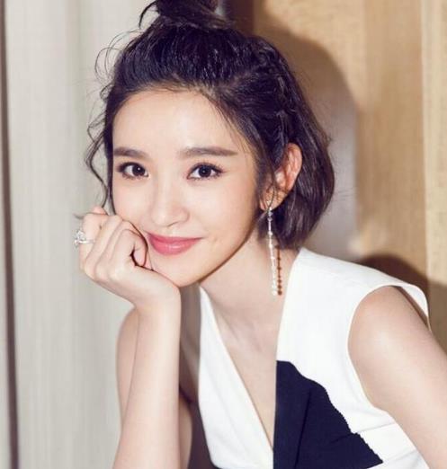 明星穿的这款透视连衣裙 想不到今年这么火(图) 明星穿的这款透视连衣裙 想不到今年这么火(图)