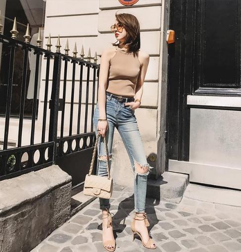 牛仔裤怎么穿才时髦显瘦 牛仔裤穿搭示范（图）