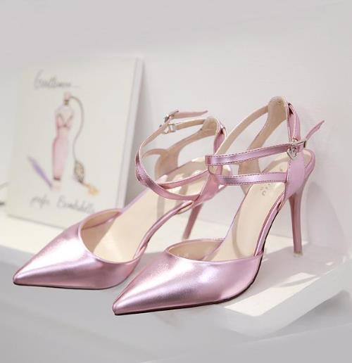 今年最热款我就选尖头高跟鞋 特别有女人味