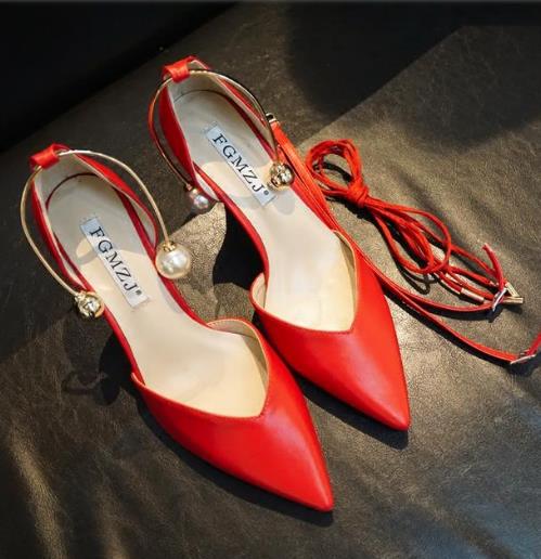 今年最热款我就选尖头高跟鞋 特别有女人味