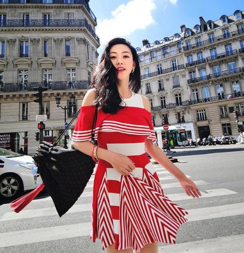 性感指数倍增的条纹连衣裙搭配示范（图）