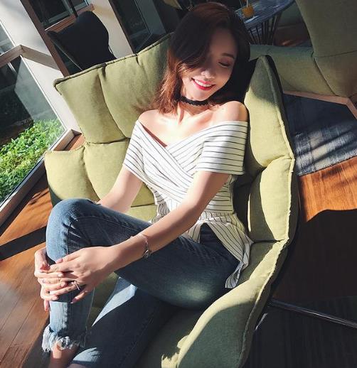 想要惹火好身材 必备时尚性感的露肩打底衫（图）