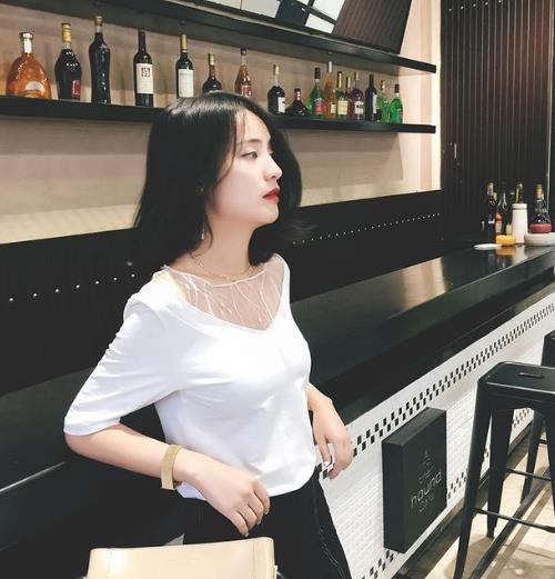 想要惹火好身材 必备时尚性感的露肩打底衫（图）