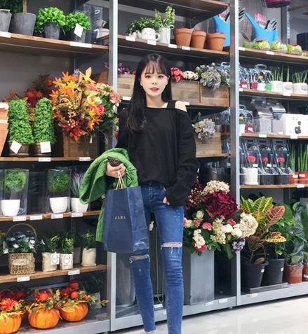 2018早春该怎么穿:5款基础穿搭打造文艺少女风 2018早春该怎么穿:5款基础穿搭打造文艺少女风