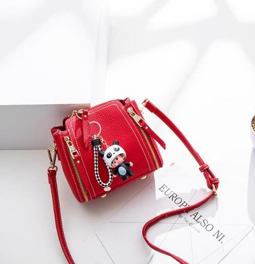 众星都爱的时尚斜跨包 彰显经典潮流（图）