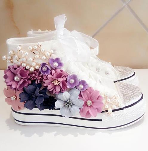 别穿小白鞋了 今年流行洋气的花朵帆布鞋