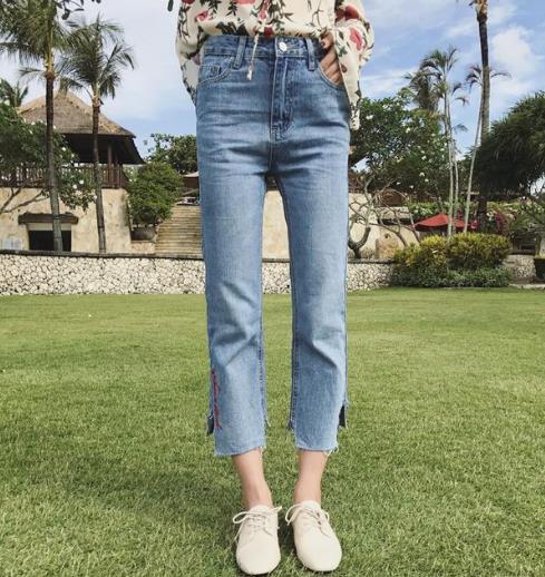 春季就是穿各种牛仔裤搭配的季节（图）