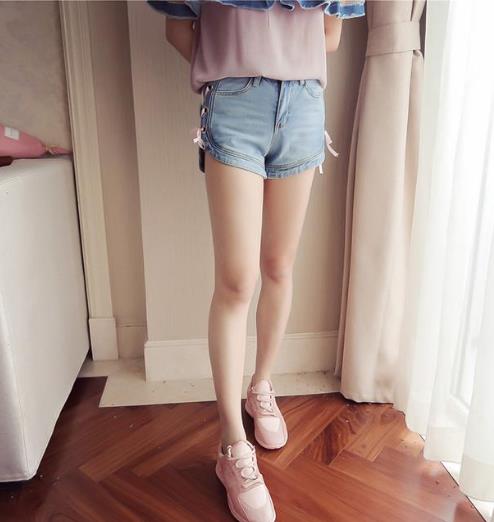 春季就是穿各种牛仔裤搭配的季节（图）