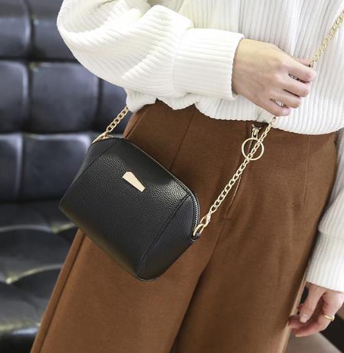 2018新款潮蛇纹小方包 尽显性感魅力（图）