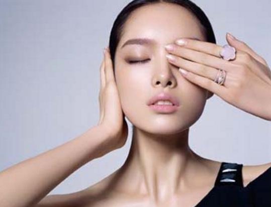 春季美容护肤：5个洗脸小窍门让你做冻龄女神