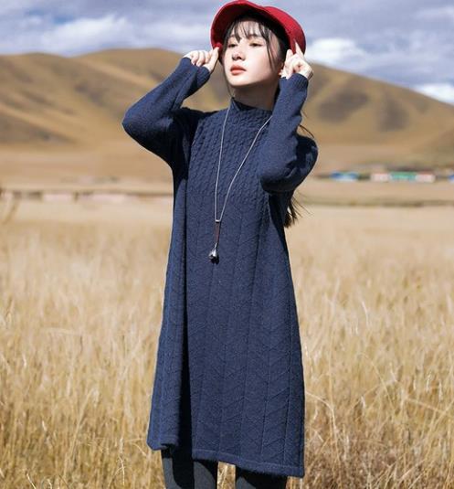 单穿打底都好看的刺绣条纹长裙搭配示范（图）