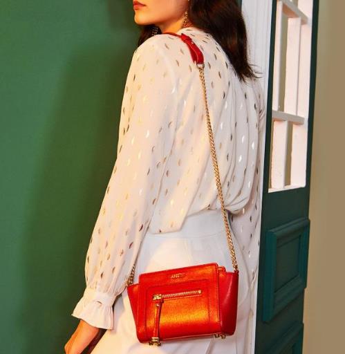 2018春季新款牛皮双肩包 时尚耍酷两不误 2018春季新款牛皮双肩包 时尚耍酷两不误