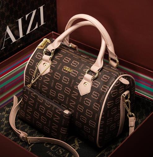 2018春季新款牛皮双肩包 时尚耍酷两不误