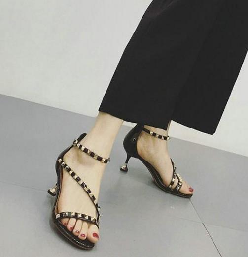 这些显高显气质的尖头猫跟鞋美出一片天（图）