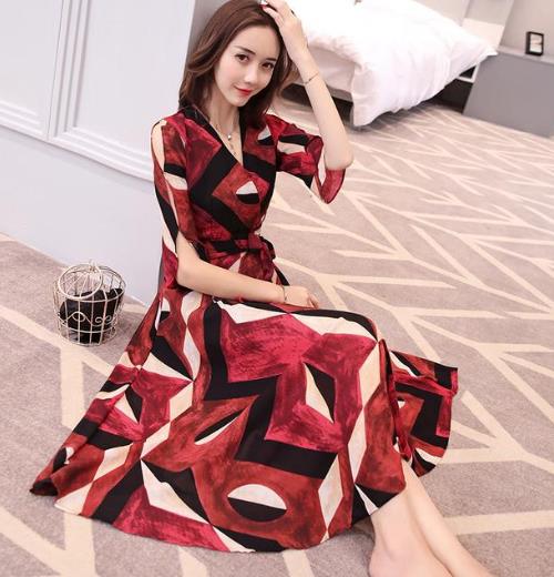 女人的优雅一件长款气质连衣裙就可以搞定(图) 女人的优雅一件长款气质连衣裙就可以搞定(图)