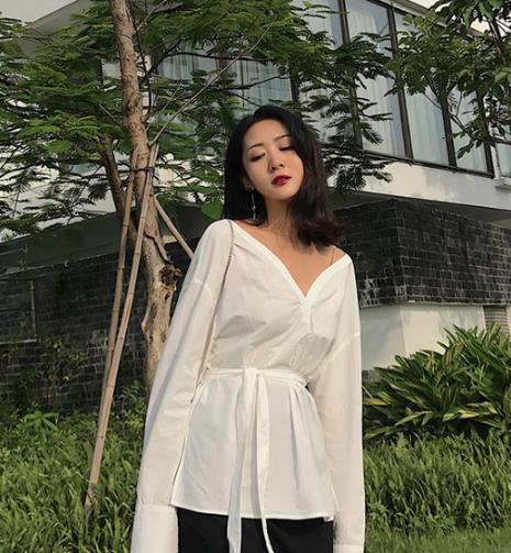 没几件性感v领衫都不敢说自己会穿搭（图）