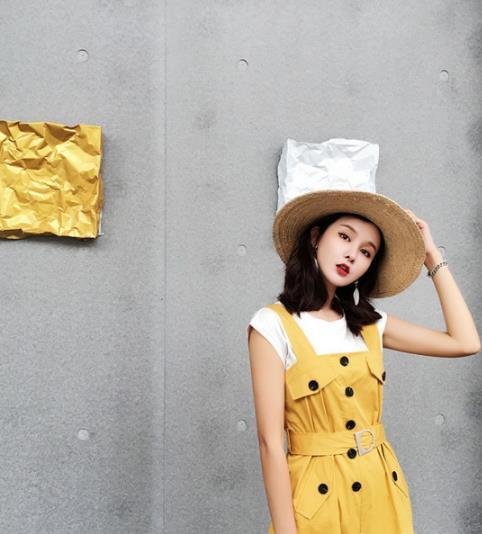 懒人愁穿搭 不妨来一条连体裤（图）