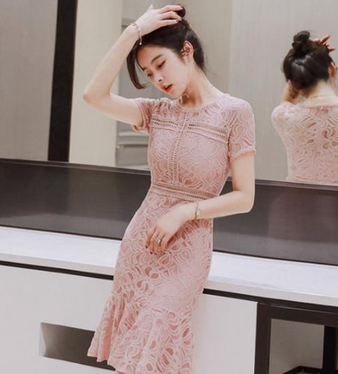 蕾丝连衣裙搭配示范 打造时尚轻熟风（图）