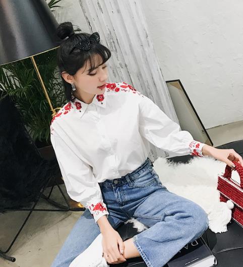 春季时髦感穿搭 衬衫的多种搭配示范（图）