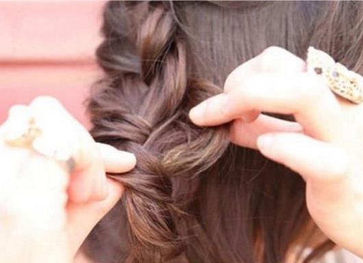 超唯美法式编发图解 彰显知性美（图）