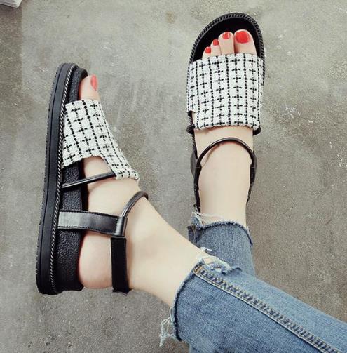 今夏最流行的时尚凉鞋 分分钟魅力直升